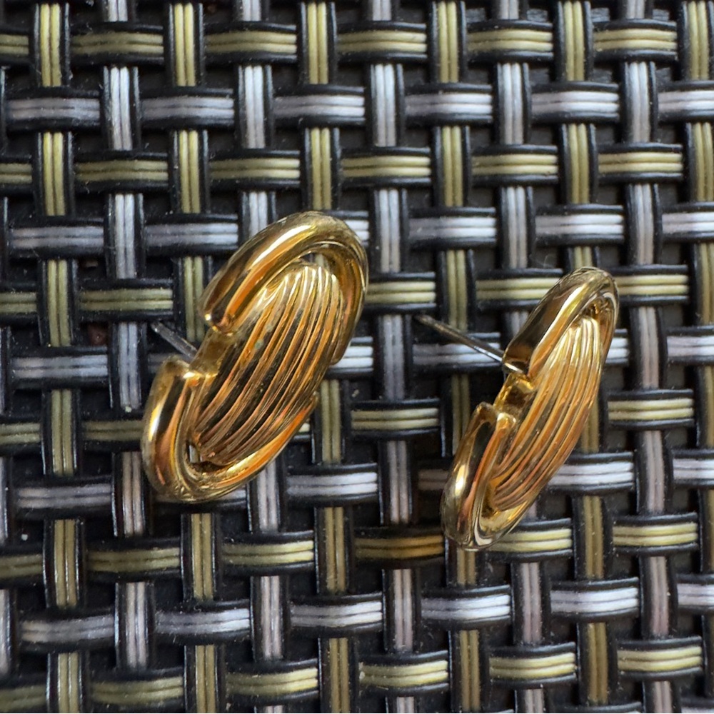 Vintage Gold tone Earrings - Picture 2 of 4